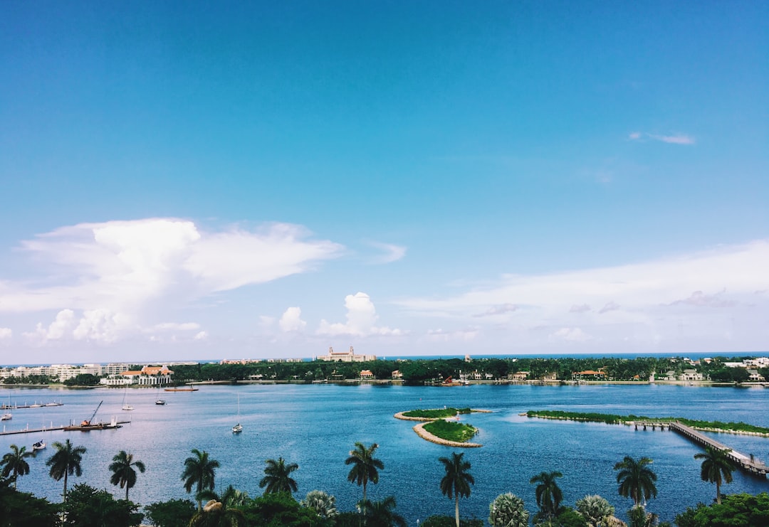 How to Get a Passport in Manalapan, FL: Facilities & Steps